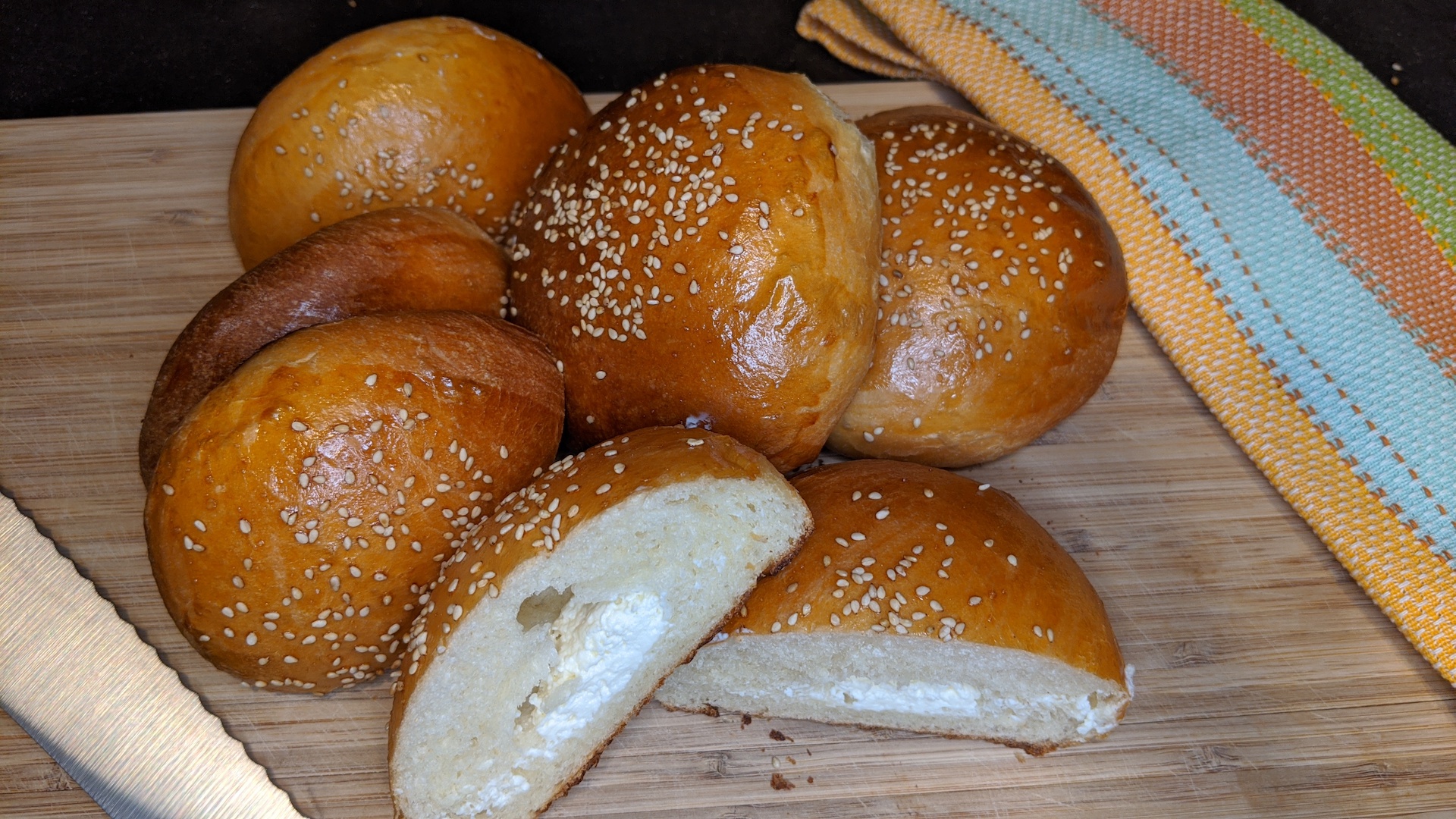 🍔 Easy homemade Hamburger Buns and Creamd Cheese buns